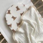 Păturică bebe din muselină cu patru straturi și dantelă, milky, 80 × 100 cm, prezentare