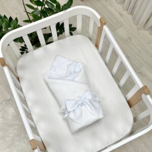 Păturică bebe din satin și material tricotat, alb, 75 × 100 cm, detaliu al modelului