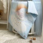 Păturică bebe din satin și velur cu pilotă, elefant albastru, 80 × 100 cm, vedere de ansamblu