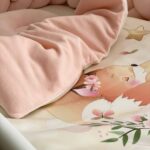 Păturică bebe din satin și velur cu pilotă, vulpe roz, 80 × 100 cm, desfășurată