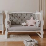 Pătuț tapițat co-sleeping Iași 120 × 60 cm, alb-gri, vedere din față