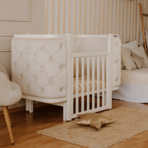 Pătuț tapițat co-sleeping Victoria 120 × 60 cm, fildeș, tapițerie velur, vedere din față