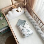 Pernuță decorativă pentru pătuț bebe, Norișor alb, din țesătură waffle, textura materialului