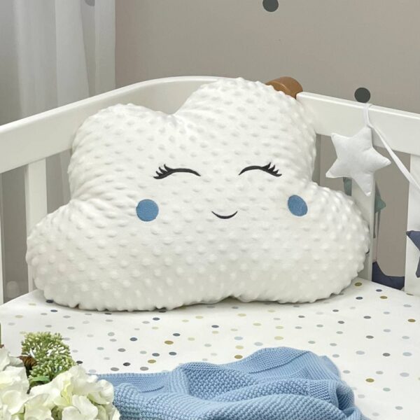 Pernuță decorativă pentru pătuț bebe, Norișor cu obrăjori albaștri, din țesătură Minky, vedere de ansamblu