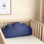 Pernuță decorativă pentru pătuț bebe, Norișor albastru, din țesătură waffle, vedere de ansamblu