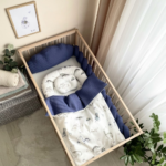 Pernuță decorativă pentru pătuț bebe, Norișor albastru, din țesătură waffle, prezentare