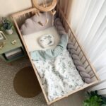 Pernuță decorativă pentru pătuț bebe, Norișor gri, din țesătură waffle, textura materialului