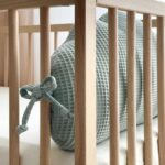 Pernuță decorativă pentru pătuț bebe, Norișor mentă, din țesătură waffle, nuanța reală