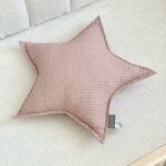 Pernuță decorativă pentru pătuț bebe, Steluță roz pudră, din țesătură waffle, vedere de ansamblu
