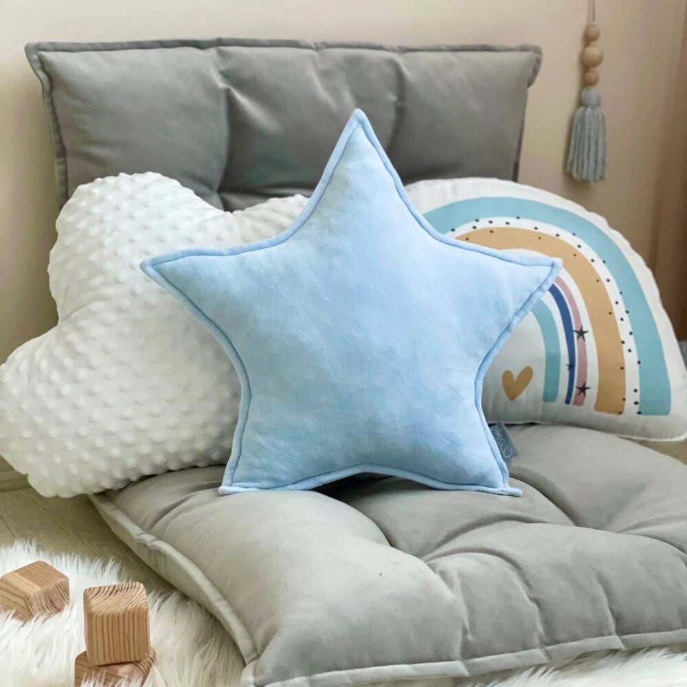 Pernuță decorativă pentru pătuț bebe, Steluță albastră, din velur fin, vedere de ansamblu Pernuță decorativă pentru pătuț bebe, Steluță albastră, din velur fin, vedere de ansamblu