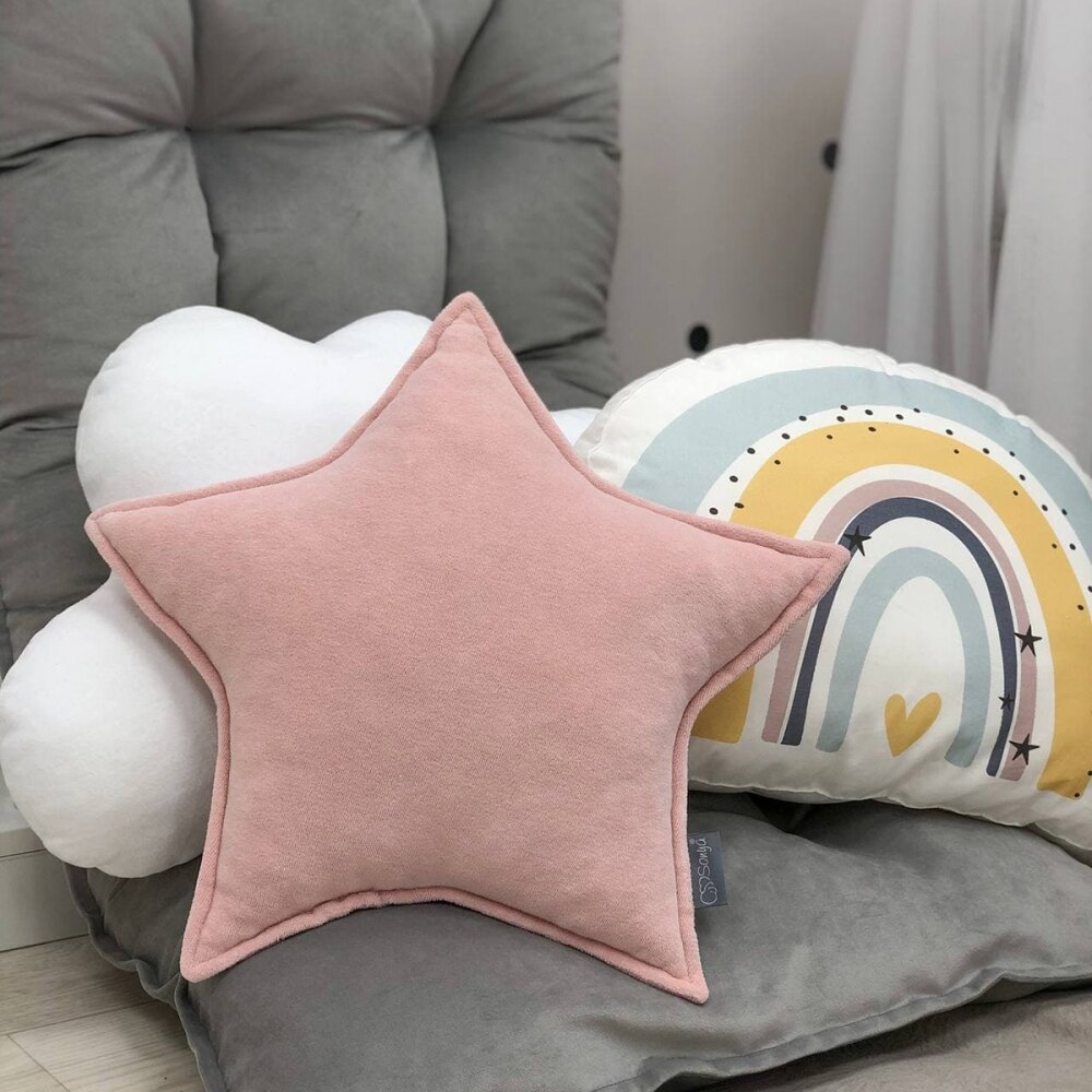 Pernuță decorativă pentru pătuț bebe, Steluță roz pudră, din velur fin, vedere de ansamblu Pernuță decorativă pentru pătuț bebe, Steluță roz pudră, din velur fin, vedere de ansamblu