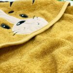 Prosop cu glugă din bumbac pentru copii, model Tigru, 80 × 100 cm, detaliu al modelului