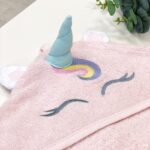 Prosop cu glugă din bumbac pentru copii, model Unicorn, 80 × 100 cm, detaliu al modelului