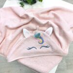 Prosop cu glugă din bumbac pentru copii, model Unicorn, 80 × 100 cm, textura materialului