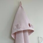 Prosop cu glugă din țesătură waffle pentru copii, roz, 90 × 100 cm, textura materialului