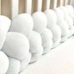 Apărătoare laterală împletită pentru pătuț, alb, 220 × 18 cm, detaliu al cusăturii