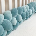 Apărătoare laterală împletită pentru pătuț, mentă, 220 × 18 cm, detaliu al cusăturii