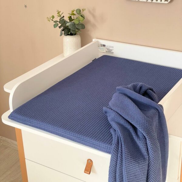 Saltea pentru masă de înfășat, albastru închis, 50 × 70 × 3 cm, detaliu al modelului