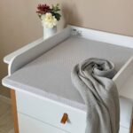 Saltea pentru masă de înfășat, gri, 50 × 70 × 3 cm, detaliu al modelului