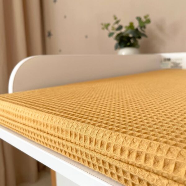 Saltea pentru masă de înfășat, muștar, 50 × 70 × 3 cm, detaliu al modelului