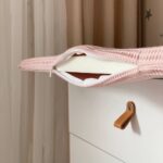 Saltea pentru masă de înfășat, roz, 50 × 70 × 3 cm, textura materialului