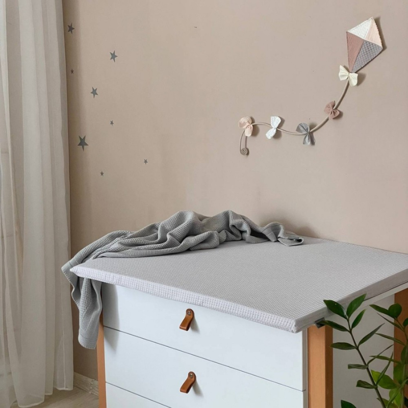 Saltea pentru masă de înfășat, gri, 70 × 80 × 3 cm, vedere de ansamblu Saltea pentru masă de înfășat, gri, 70 × 80 × 3 cm, vedere de ansamblu