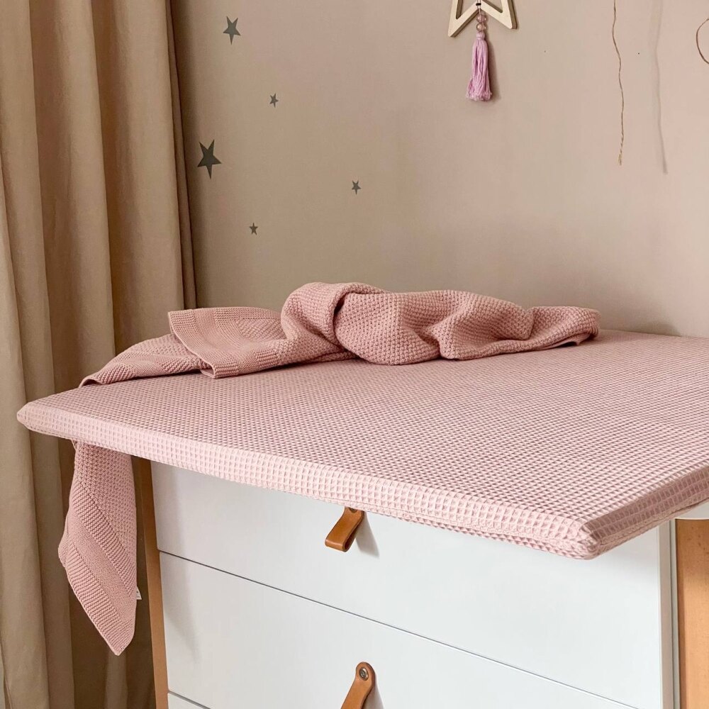 Saltea pentru masă de înfășat, roz pudră, 70 × 80 × 3 cm, vedere de ansamblu Saltea pentru masă de înfășat, roz pudră, 70 × 80 × 3 cm, vedere de ansamblu