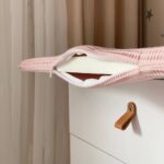 Saltea pentru masă de înfășat, roz pudră, 70 × 80 × 3 cm, vedere din lateral