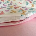 Set lenjerie de schimb 3 piese pentru pătuț, Fluturi roz și mentă, margini și cusături