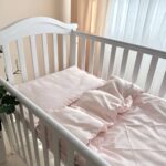 Set lenjerie de schimb 3 piese pentru pătuț, Velvet roz, textura materialului