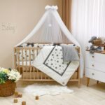 Set complet de lenjerie pentru pătuț, 5 piese White Stars, detaliu al modelului