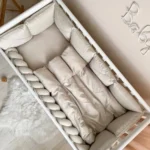 Set complet de lenjerie pentru pătuț, 7 piese Velvet latte, textura materialului
