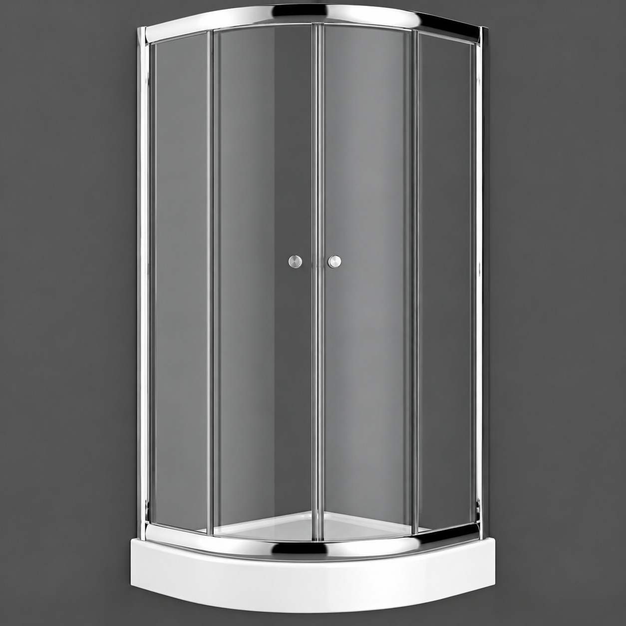 Cabină de duș semirotundă 7011 Cabină de duș semirotundă 7011 cu sticlă clară, profile cromate și uși glisante, prezentată pe o cădiță albă