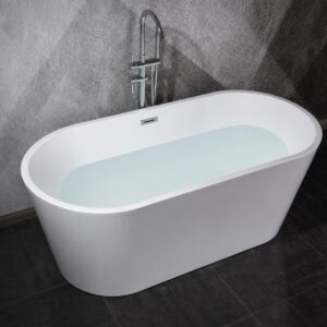 Cadă freestanding 9003 din acril alb lucios, plină cu apă, cu baterie de pardoseală cromată în decor