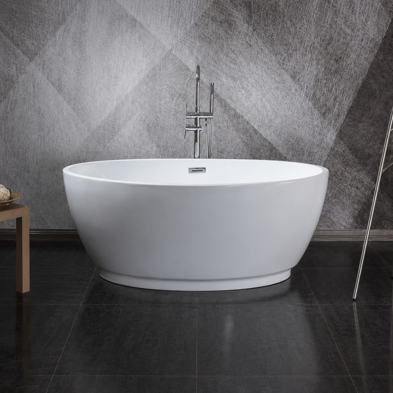 Cadă freestanding ovală 9016 din acril alb Cadă freestanding ovală 9016 din acril alb lucios, pe soclu, cu baterie de pardoseală în decor