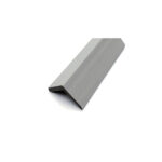 Cornier perimetral WPC gri deschis cu textură periată, unghi de 90 de grade, laturi de 50 mm