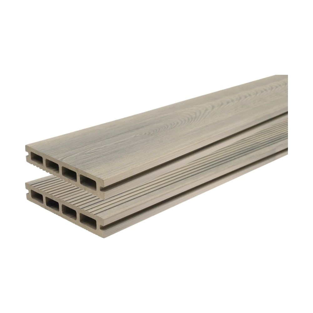 Două plăci WPC Gardin Natur Silver Fir suprapuse, bej-gri, una pe fața cu desen de lemn și una pe fața riflată Două plăci WPC Gardin Natur Silver Fir suprapuse, bej-gri, una pe fața cu desen de lemn și una pe fața riflată