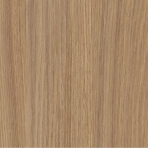 Decorul Fundermax 0923 Enigma văzut din față: lemn deschis cu fibra dreaptă și deasă, în tonuri de bej și miere