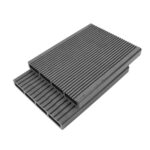 Două plăci WPC gri pentru gardul Ares Soft Strips, cu suprafață canelată