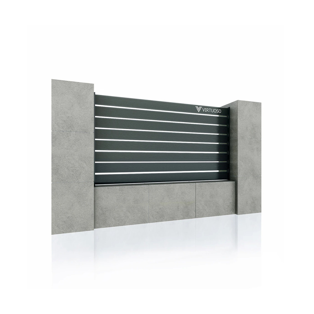 Gard Ares cu placaj Soft Strips între stâlpi de beton Panou de gard Ares cu placaj Soft Strips gri intens, montat între doi stâlpi de beton pe un soclu