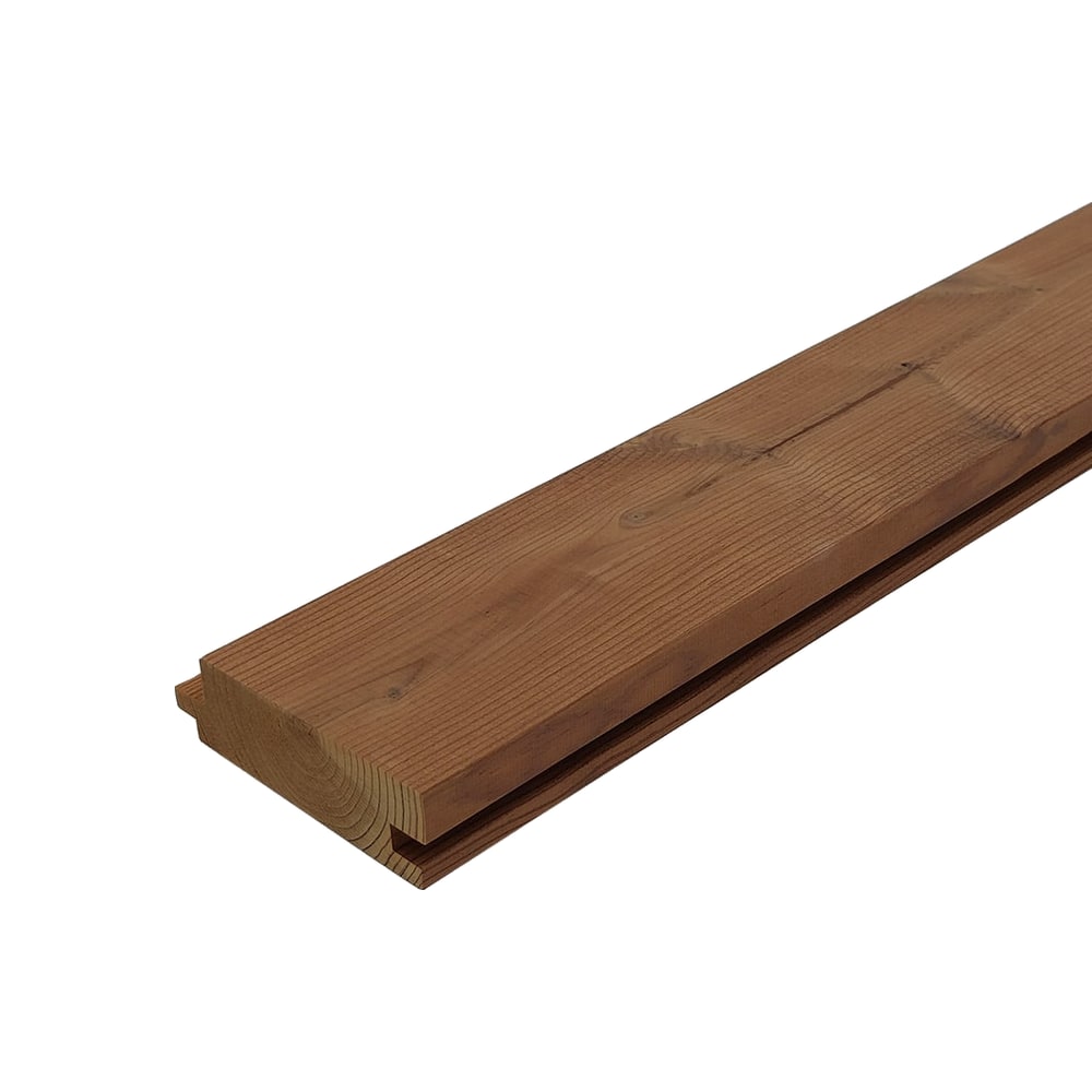 Profil Luna Panel System de 26 × 92 mm din pin tratat termic brun-roșcat, cu nut și feder și muchii ascuțite, pe fundal alb Profil Luna Panel System de 26 × 92 mm din pin tratat termic brun-roșcat, cu nut și feder și muchii ascuțite, pe fundal alb