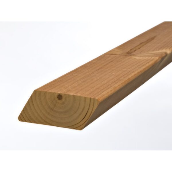 Șipcă Luna Parallelogram SSS de 26 × 68 mm din pin tratat termic, cu muchiile tăiate oblic în paralelogram, cu capătul în prim-plan