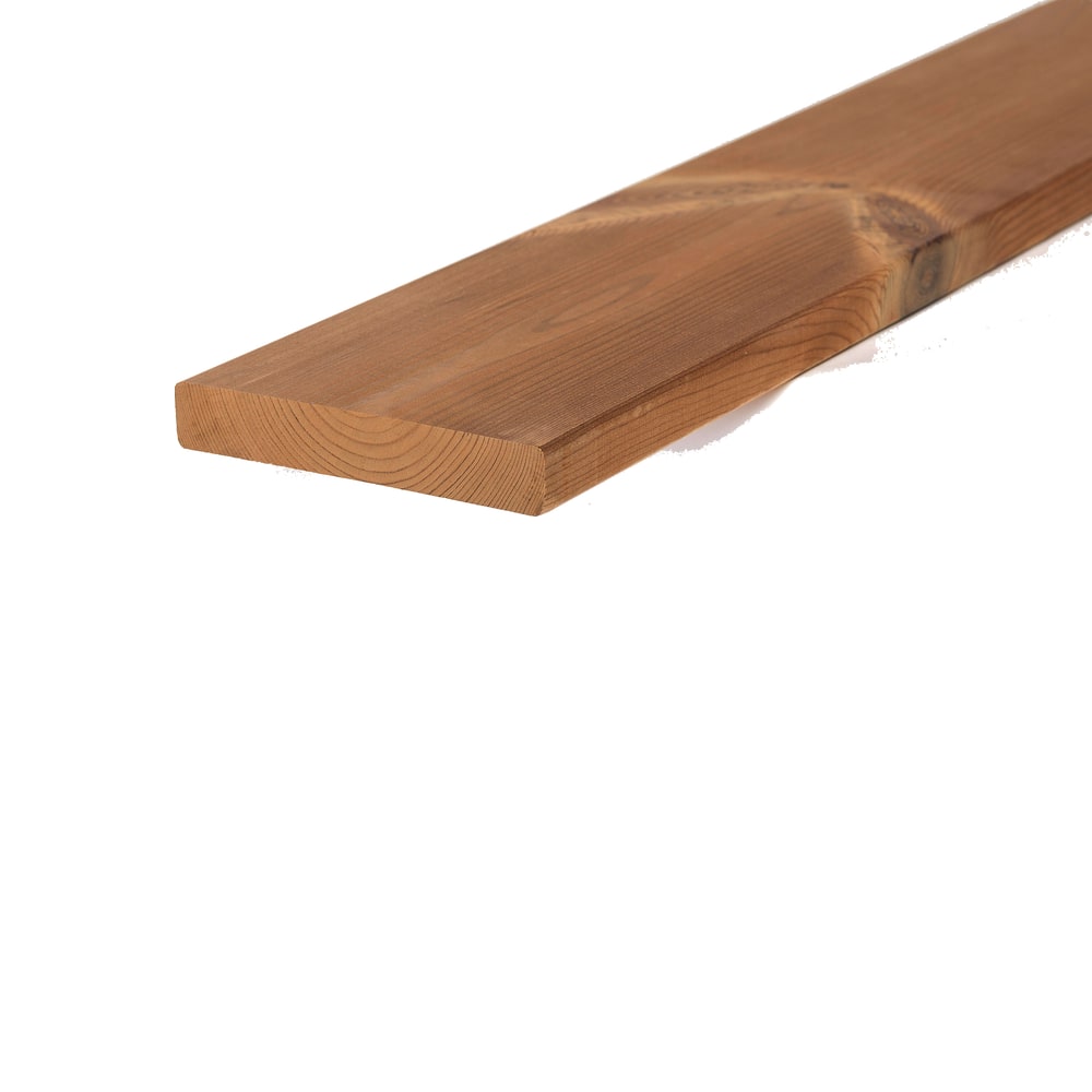 Șipcă Luna SHP de 19 × 117 mm din pin tratat termic brun-caramel, cu capăt drept și un nod mare pe față, fotografiată de aproape Șipcă Luna SHP de 19 × 117 mm din pin tratat termic brun-caramel, cu capăt drept și un nod mare pe față, fotografiată de aproape