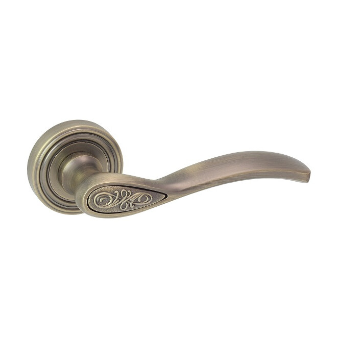 Mâner de ușă rustic Domino Electra, bronz satinat, cu ornament floral gravat pe gât Mâner de ușă rustic Domino Electra, bronz satinat, cu ornament floral gravat pe gât
