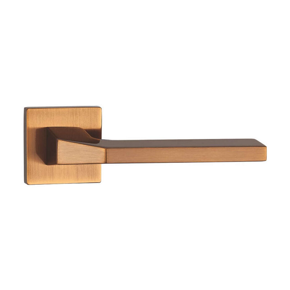 Mâner ușă Finetouch din zinc, bronz arămiu BAD, rozetă pătrată (Z5-71Z163) Mâner de ușă Finetouch din zinc, bronz arămiu cu textură periată, cu manetă dreaptă și rozetă pătrată