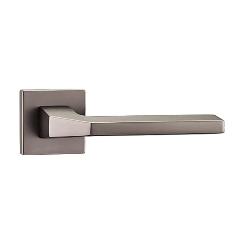 Mâner ușă Finetouch din zinc, nichel negru, rozetă pătrată (Z5-71Z163) Mâner de ușă Finetouch din zinc, nichel negru, cu gât fațetat, manetă dreaptă și rozetă pătrată