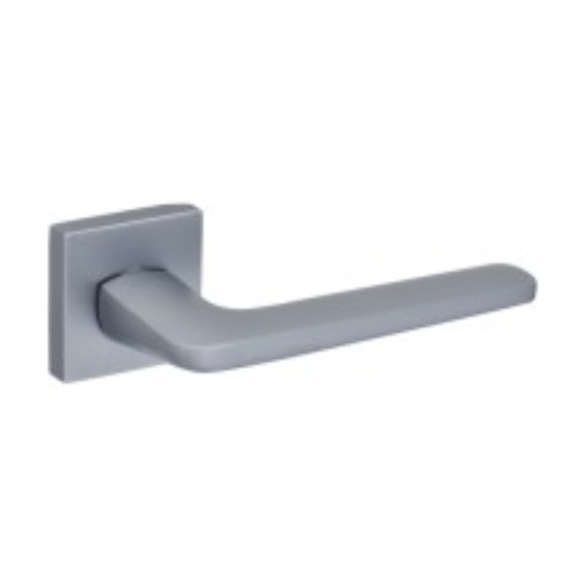 Mâner ușă One din zinc, crom satinat, rozetă pătrată (Z5-71Z176) Mâner de ușă One din zinc, crom satinat, cu manetă dreaptă și rozetă pătrată subțire, pe fundal alb
