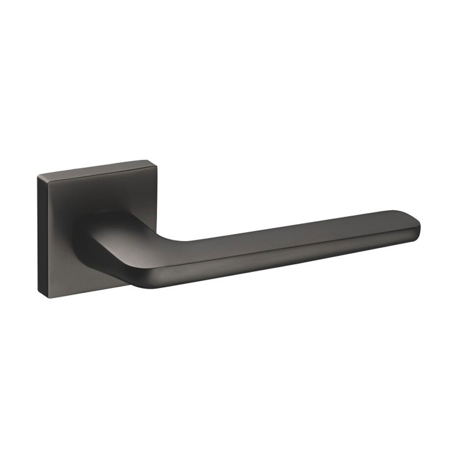 Mâner ușă One din zinc, negru mat, rozetă pătrată (Z5-71Z176) Mâner de ușă One din zinc, negru mat, cu manetă dreaptă și rozetă pătrată, pe fundal alb