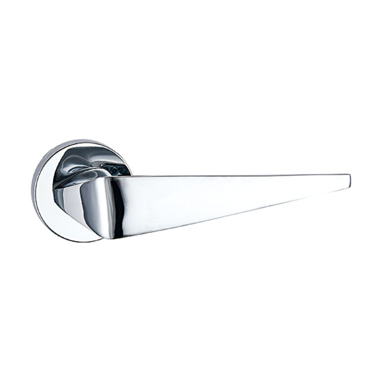 Mâner ușă Plato din zinc, crom lucios, rozetă rotundă (Z5-72Z155) Mâner de ușă Plato din zinc, crom lucios, cu manetă în formă de pană și rozetă rotundă, pe fundal alb