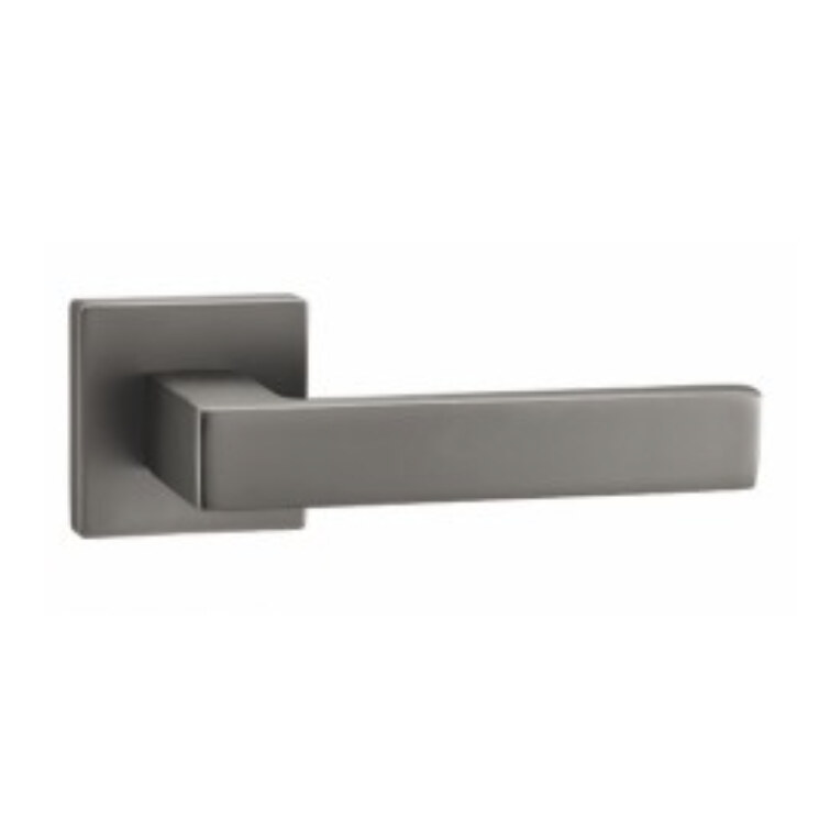 Mâner ușă Square din zinc, nichel negru, rozetă pătrată (Z5-71Z177) Mâner de ușă Square din zinc, nichel negru antracit, cu manetă dreaptă cu muchii vii și rozetă pătrată